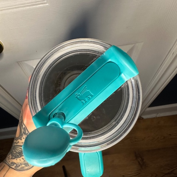 Stanley 40 Oz Stainless Steel H2.0 FlowState Quencher Tumbler In Summer Plaid - Picture 5 of 13